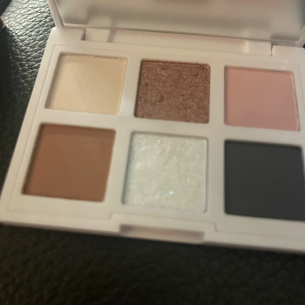 🔥BRAND NEW Lithe Radiant Eyeshadow Palette - Beige, Rose, Chocolate, Onyx